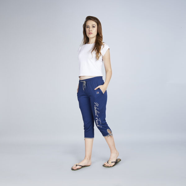 Era Women’s Plain Typography Blue Capri
