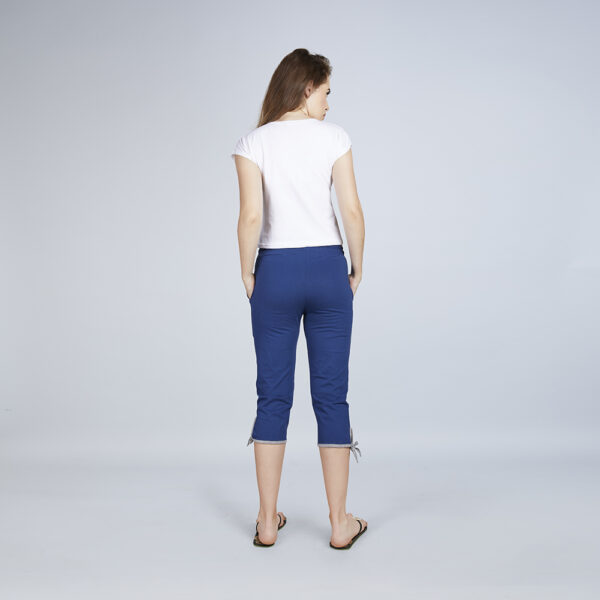 Era Women’s Plain Typography Blue Capri